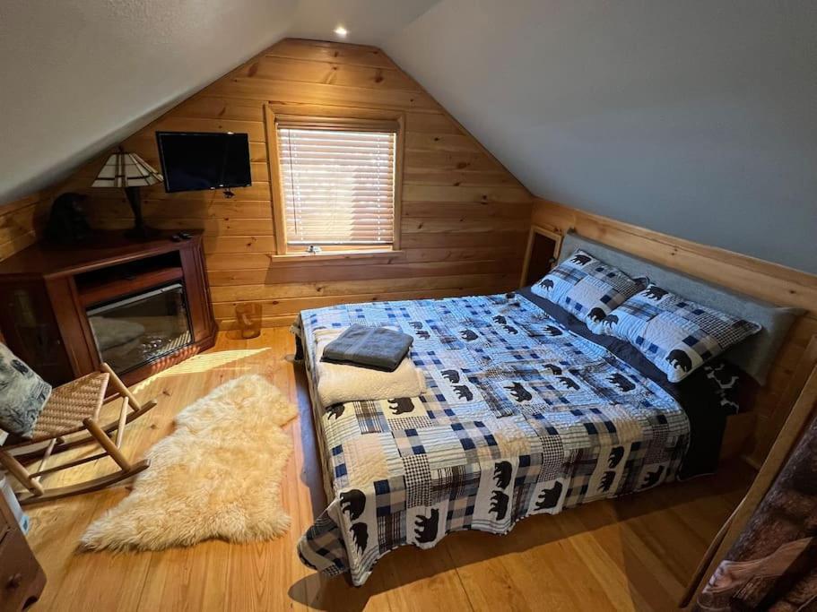 Cubs Den - Hot Tub- Walk To Lake- Fire Pit - Kayaks Oakland Exterior foto