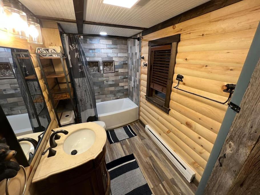 Cubs Den - Hot Tub- Walk To Lake- Fire Pit - Kayaks Oakland Exterior foto